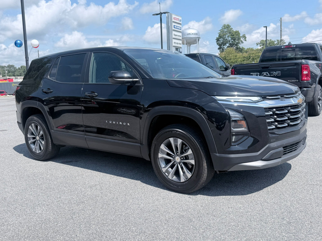 Used 2026 Chevrolet Equinox LT FWD image 2