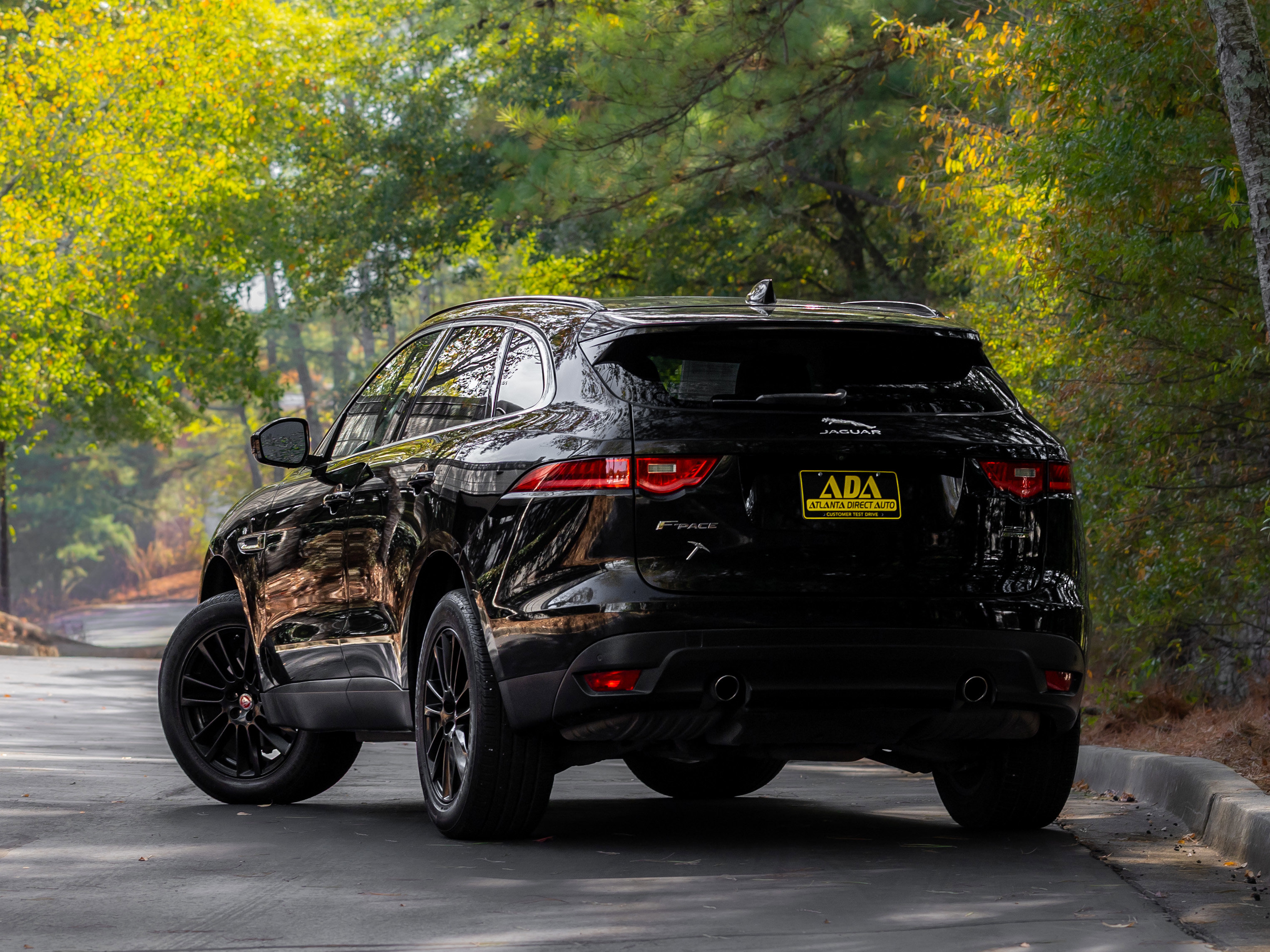 Used 2019 Jaguar F-PACE Prestige image 3