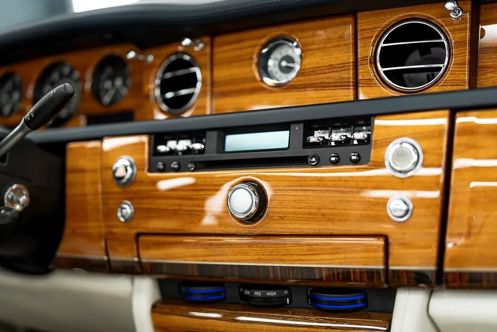 Used 2010 Rolls-Royce Phantom Drophead Coupe RWD image 18