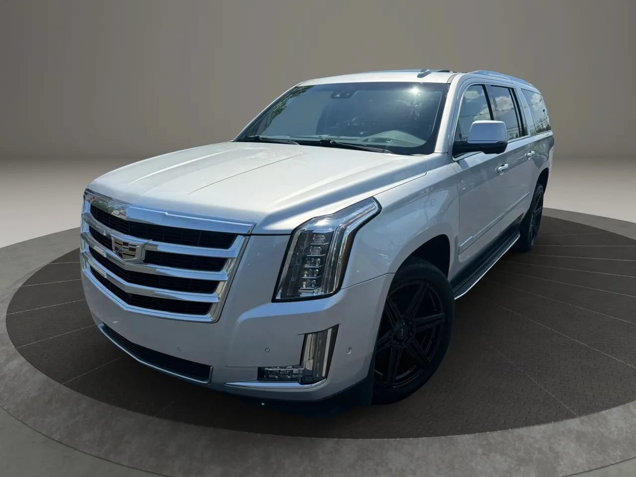 Used 2020 Cadillac Escalade ESV Luxury RWD image 2