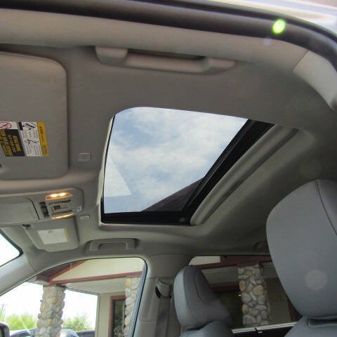 Used 2025 Toyota Highlander XLE AWD/4WD image 21
