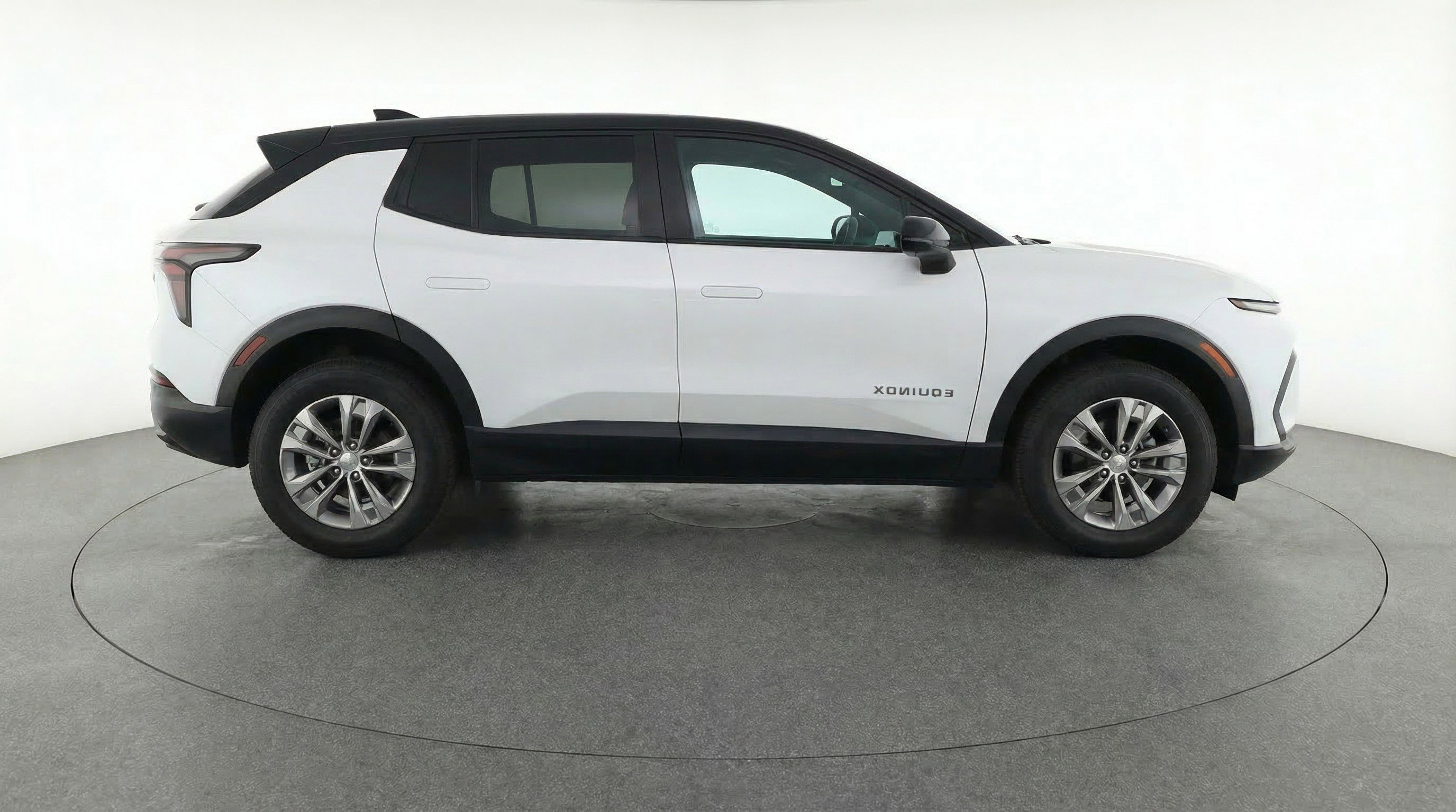 Used 2025 Chevrolet Equinox LT FWD image 11