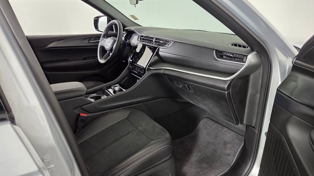 New 2025 Jeep Grand Cherokee L Altitude image 37