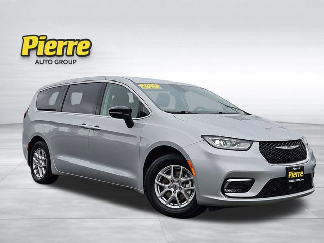 Used 2024 Chrysler Pacifica Touring-L image 2