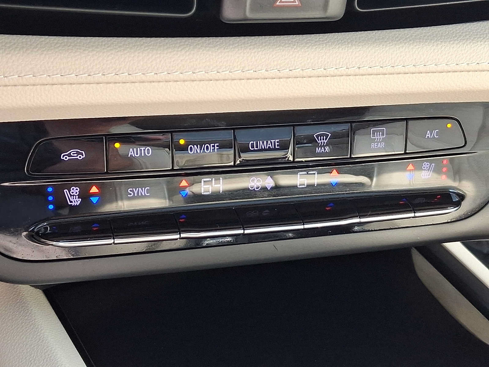 Used 2023 Buick Envision Avenir AWD/4WD image 19