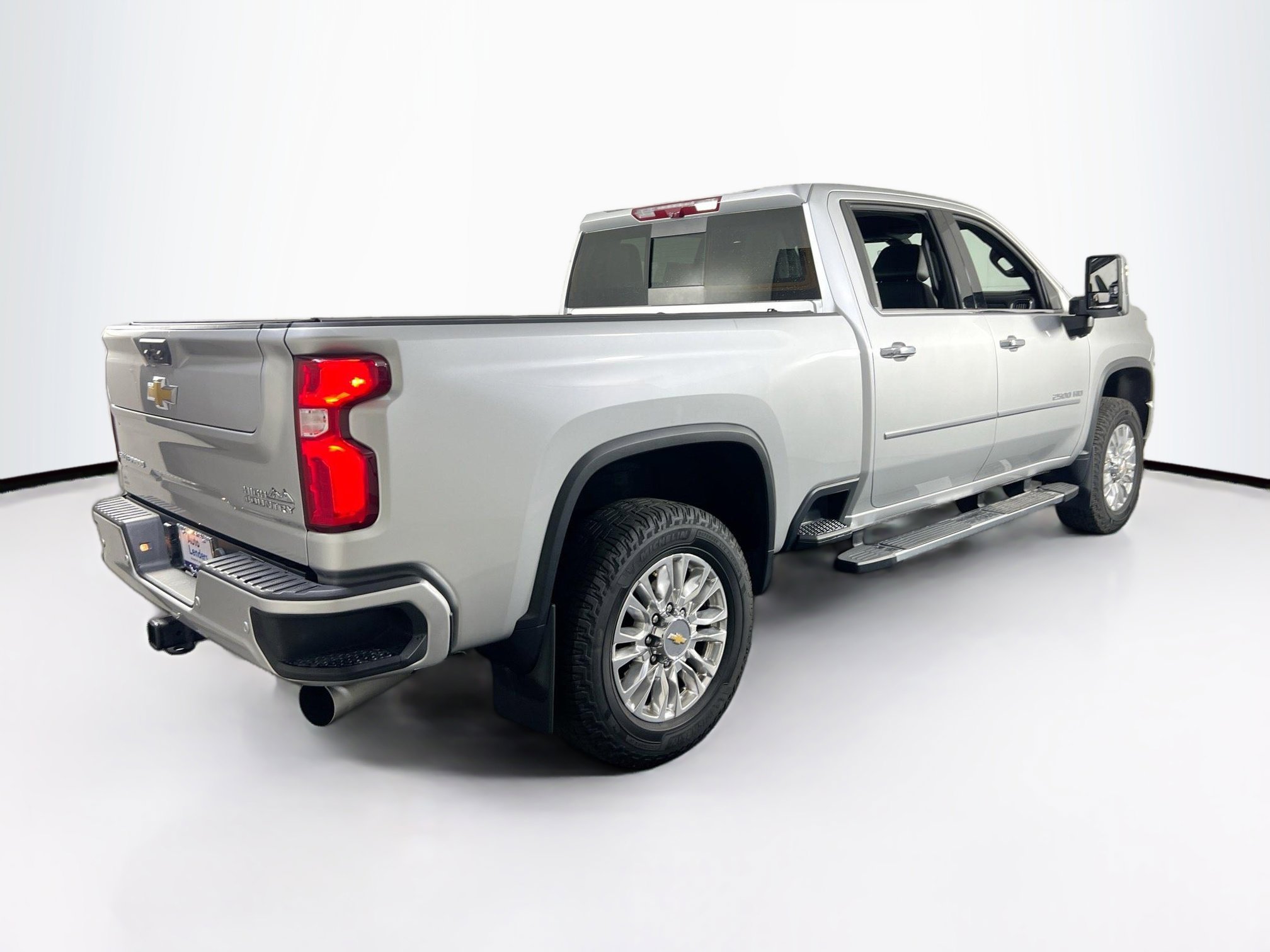 Used 2022 Chevrolet Silverado 2500 High Country w/ Z71 Off-Road Package AWD/4WD image 5