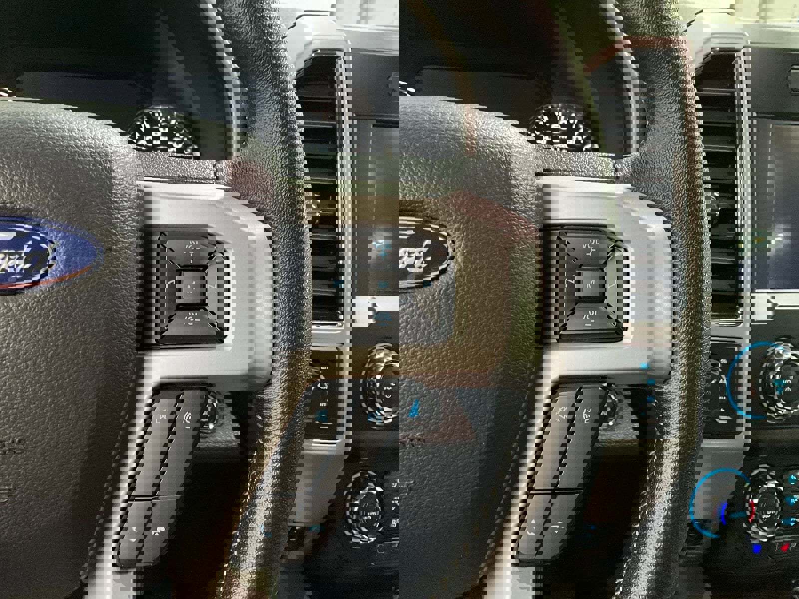 Used 2019 Ford F150 Lariat image 18