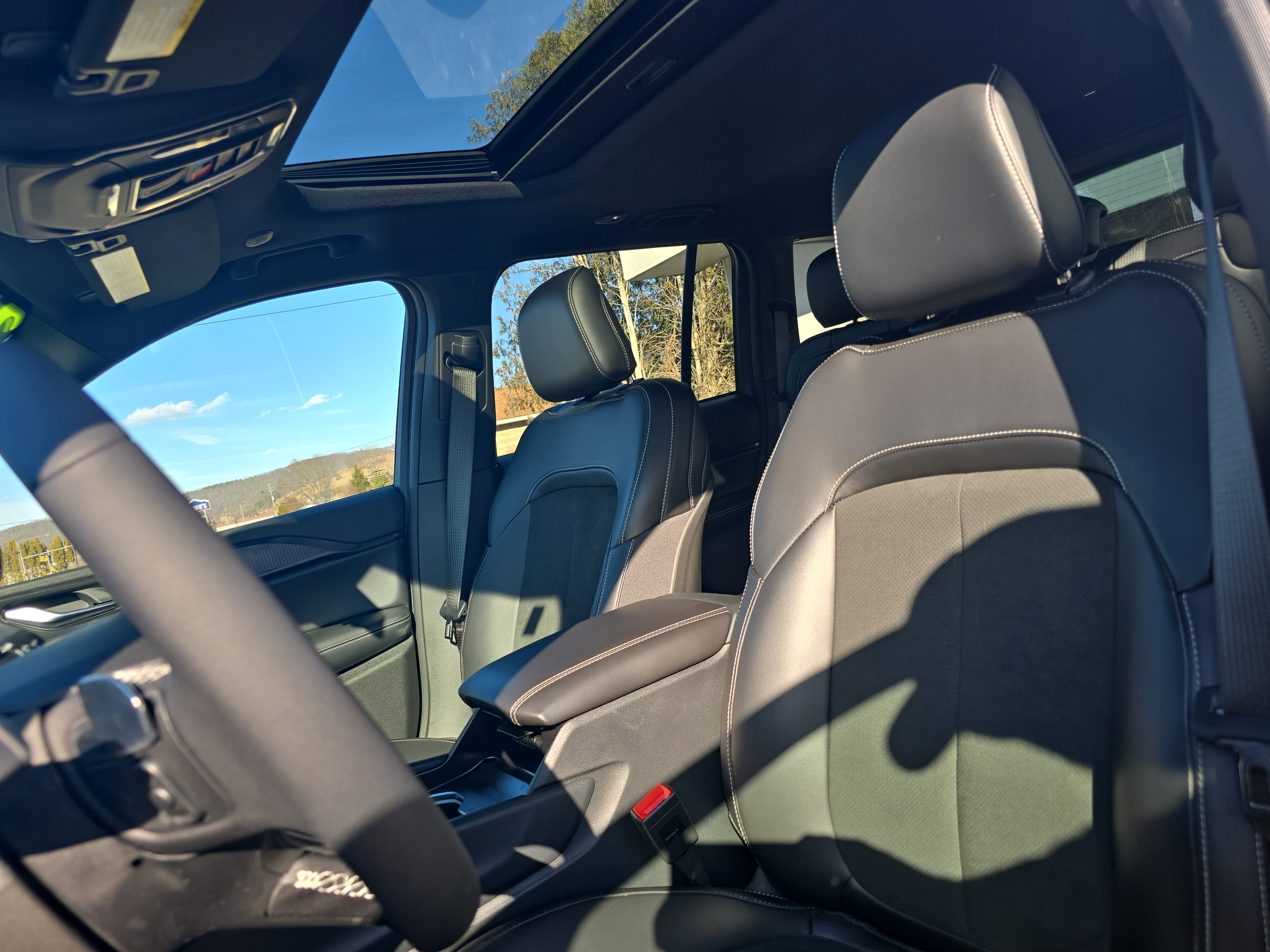 Used 2025 Jeep Grand Cherokee Altitude image 12