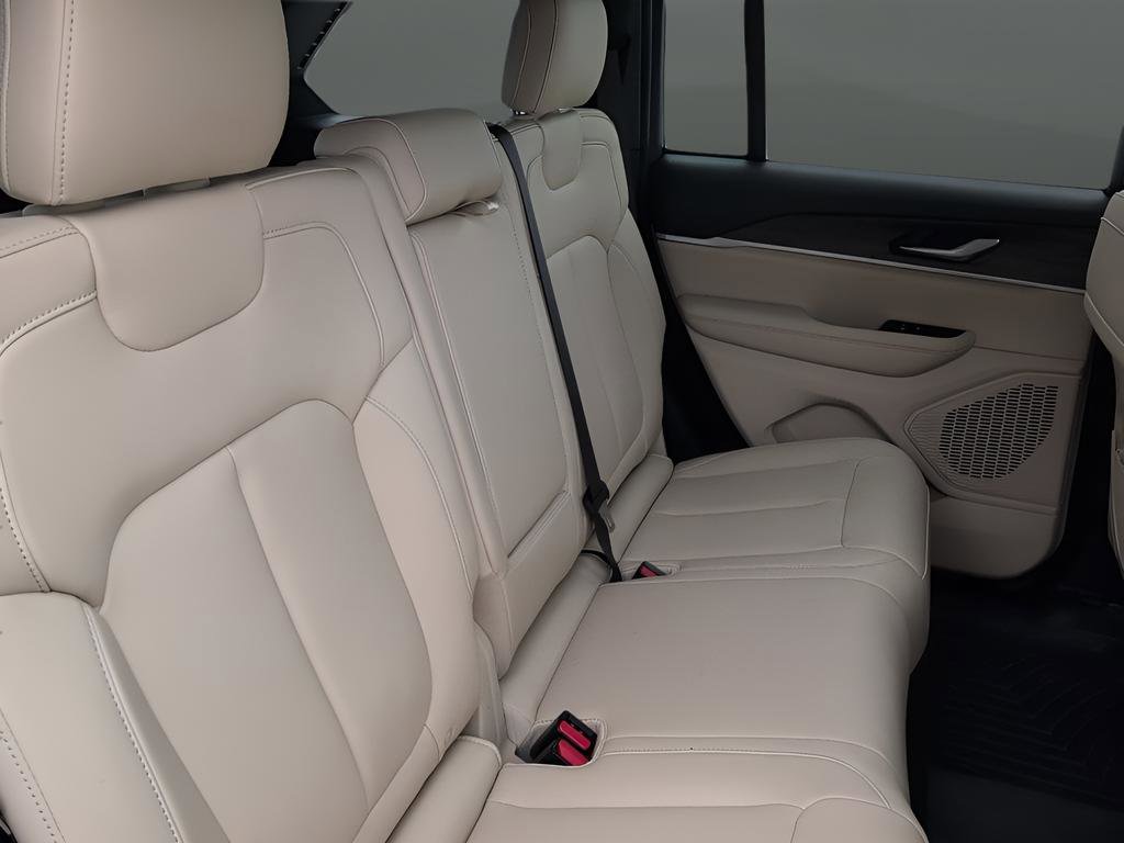 Used 2023 Jeep Grand Cherokee Limited image 18
