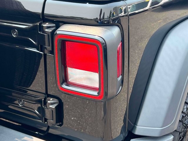 Used 2018 Jeep Wrangler Sport AWD/4WD image 10