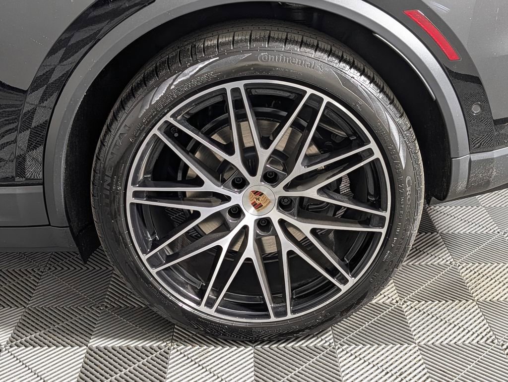 New 2026 Porsche Macan 4 Electric image 12