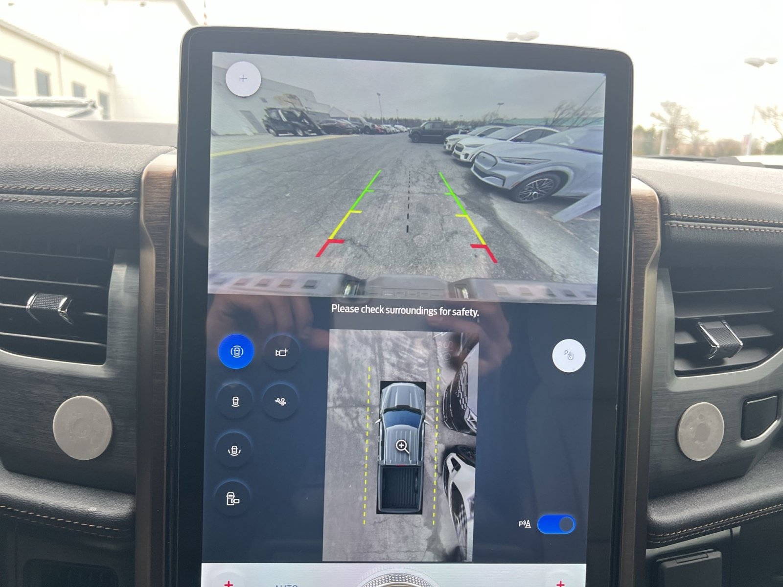 Used 2023 Ford F150 Lightning Lariat image 27