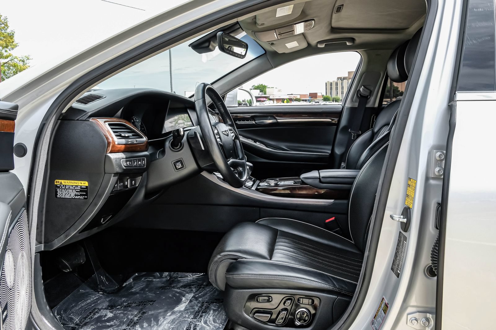 Used 2019 Genesis G90 5.0 Ultimate RWD image 4