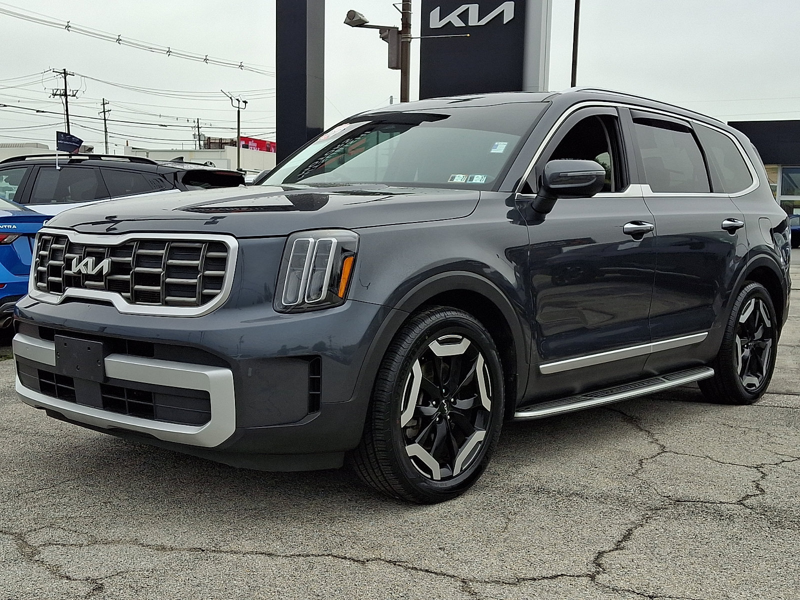 Certified 2024 Kia Telluride S w/ S Sunroof Package AWD/4WD image 3