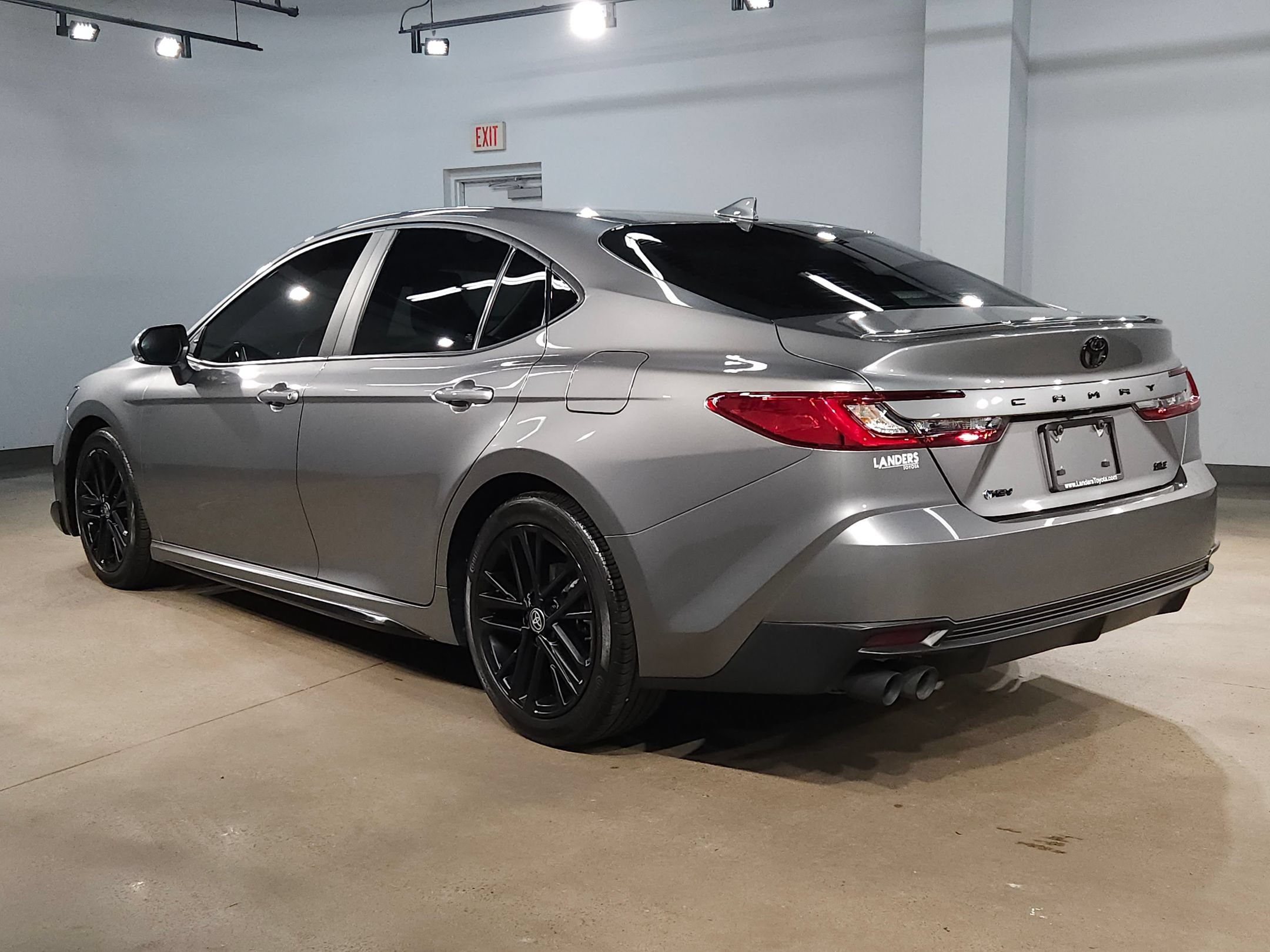 Used 2025 Toyota Camry SE FWD image 5