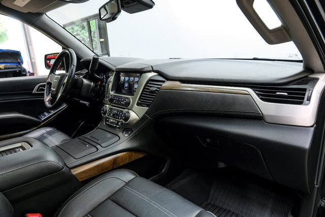 Used 2020 GMC Yukon Denali w/ Denali Premium Package AWD/4WD image 12