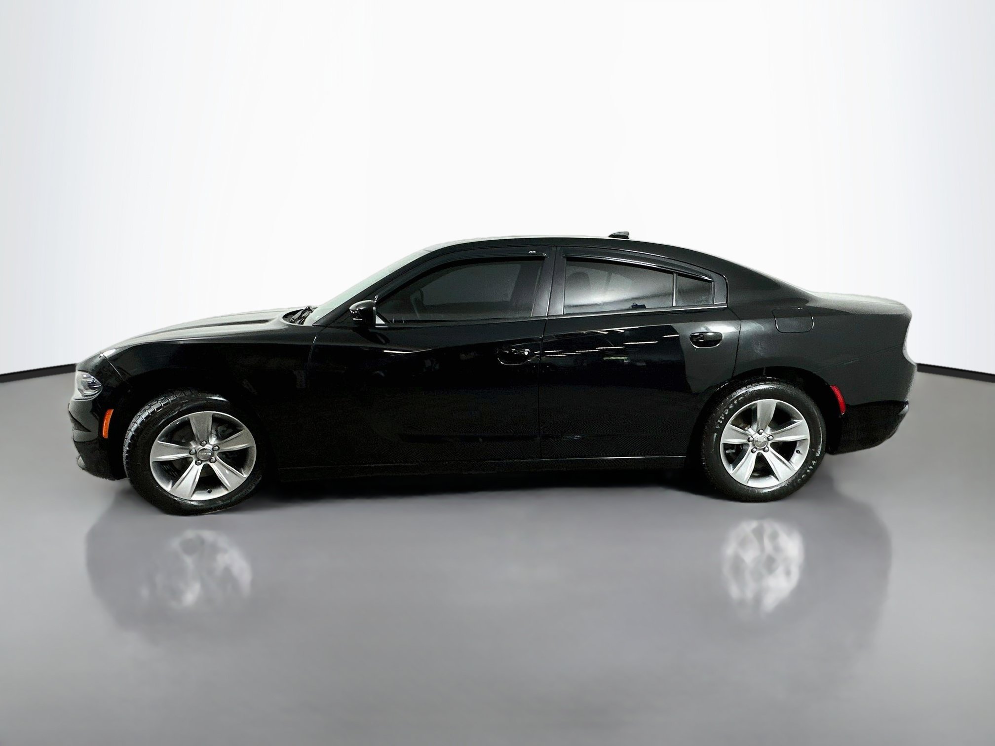 Used 2018 Dodge Charger SXT Plus w/ Driver Convenience Group RWD image 4