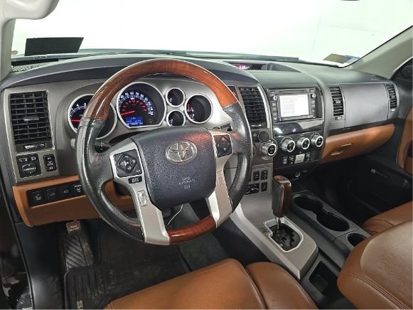Used 2016 Toyota Sequoia Platinum AWD/4WD image 4