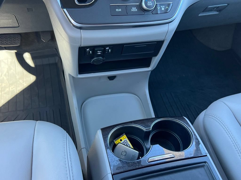 Used 2018 Toyota Sienna XLE w/ XLE Navigation Package FWD image 21