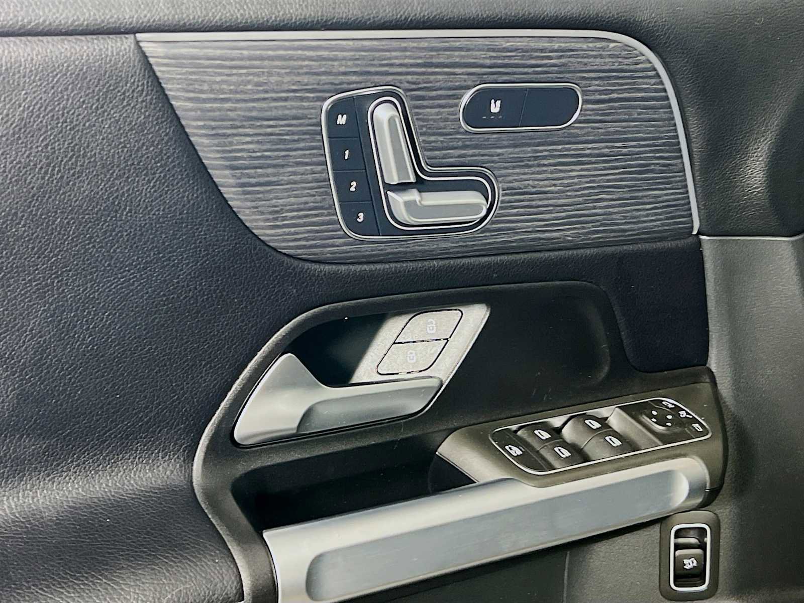 Used 2023 Mercedes-Benz GLB 250 4MATIC image 17