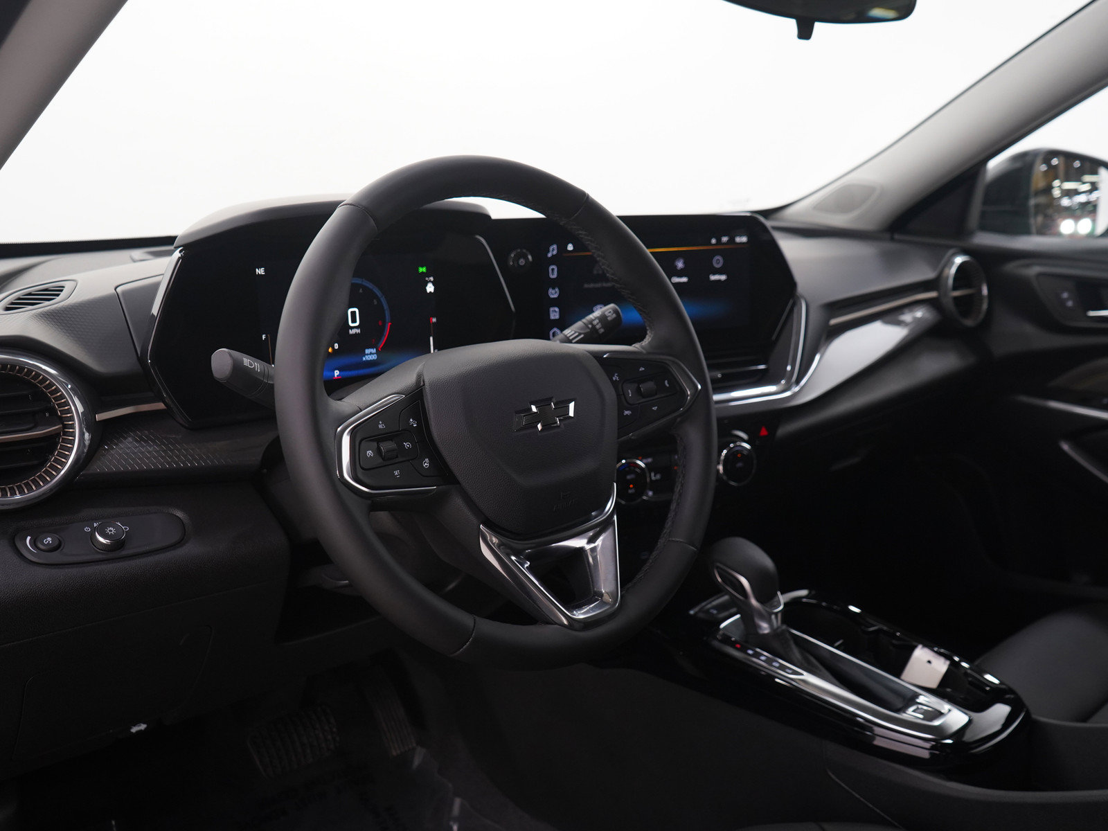 Used 2025 Chevrolet Trax ACTIV w/ Driver Confidence Package FWD image 24