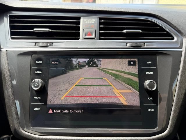 Used 2020 Volkswagen Tiguan SE AWD/4WD image 32