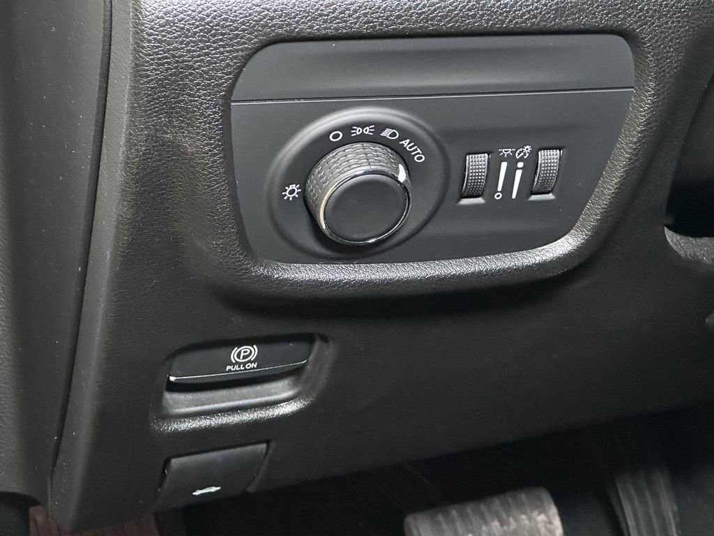 Certified 2023 Jeep Grand Cherokee Altitude image 24