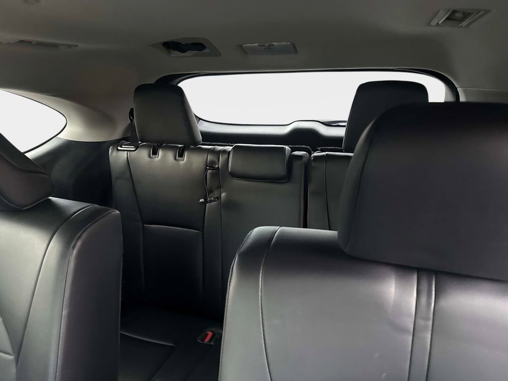Used 2023 Toyota Highlander XLE image 15