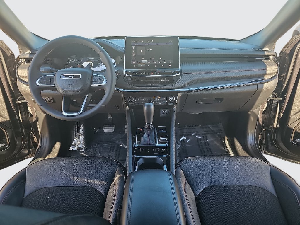 Used 2023 Jeep Compass Trailhawk w/ Sun and Sound Group AWD/4WD image 9