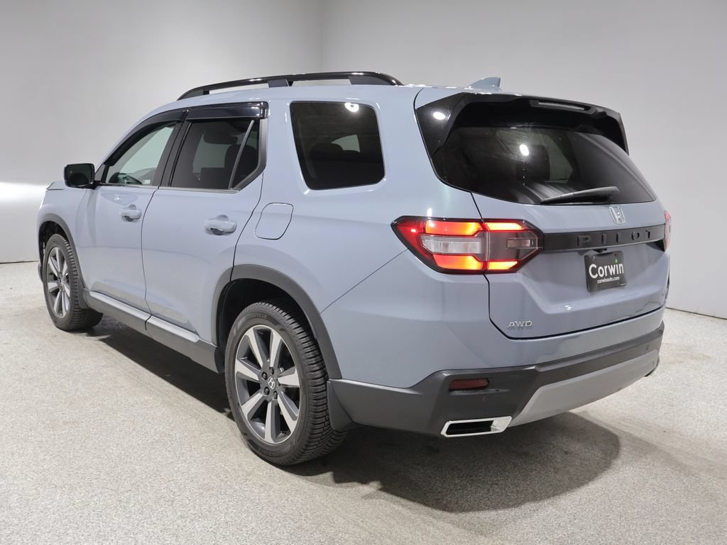 Used 2023 Honda Pilot Touring image 6