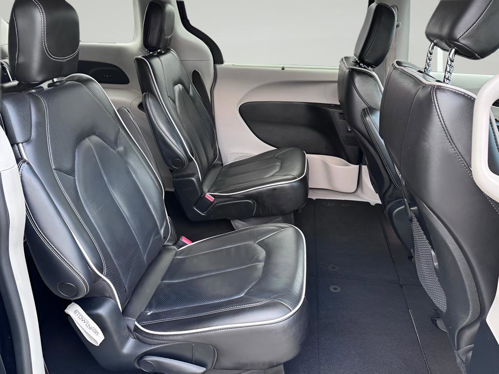 Used 2022 Chrysler Pacifica Limited FWD image 33