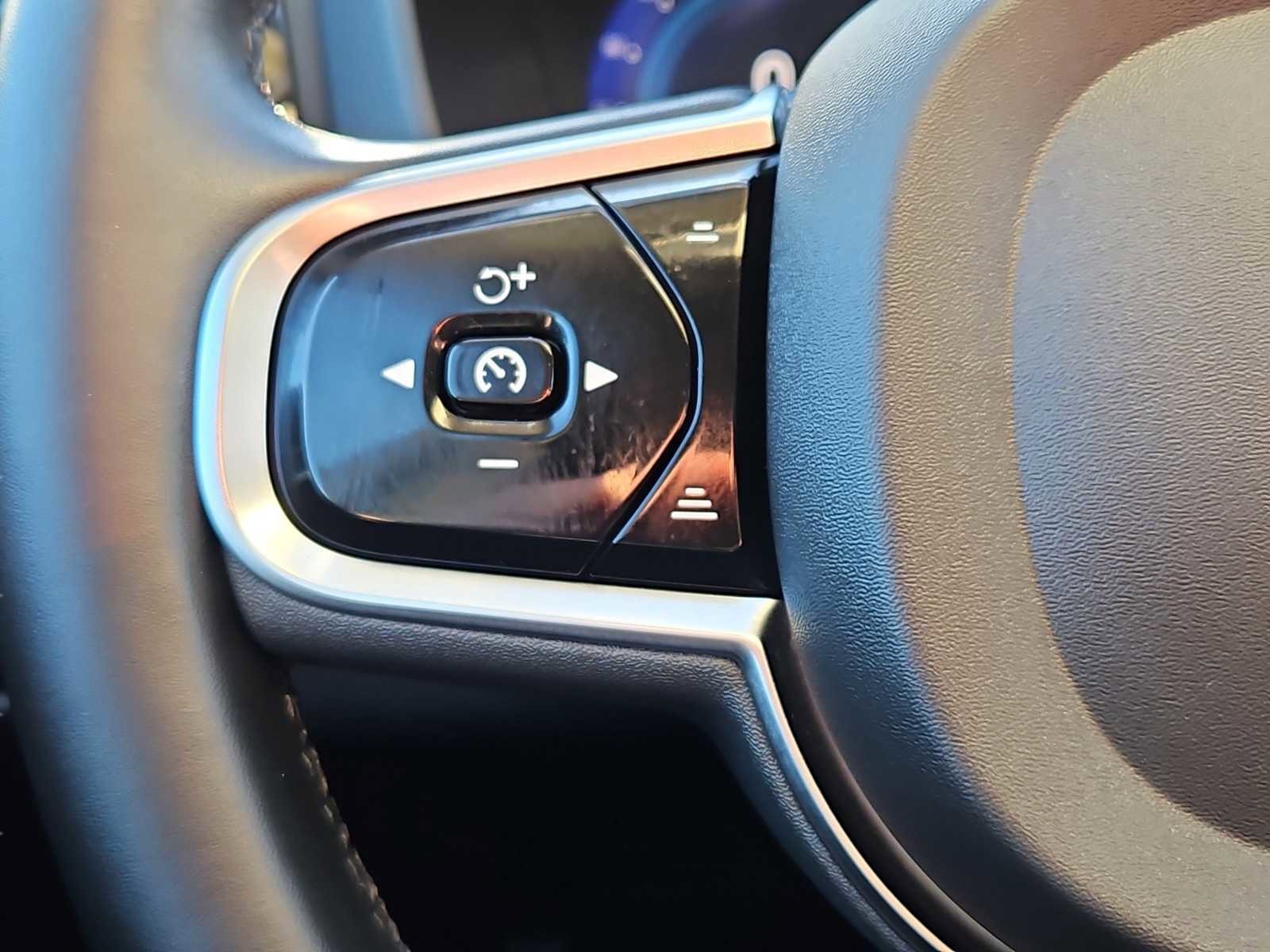 Used 2024 Volvo XC60 B5 Plus image 26