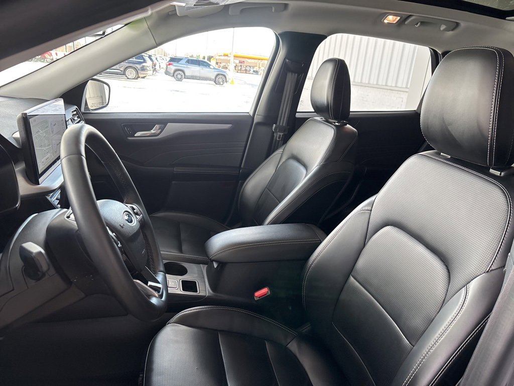 Used 2024 Ford Escape Platinum image 8