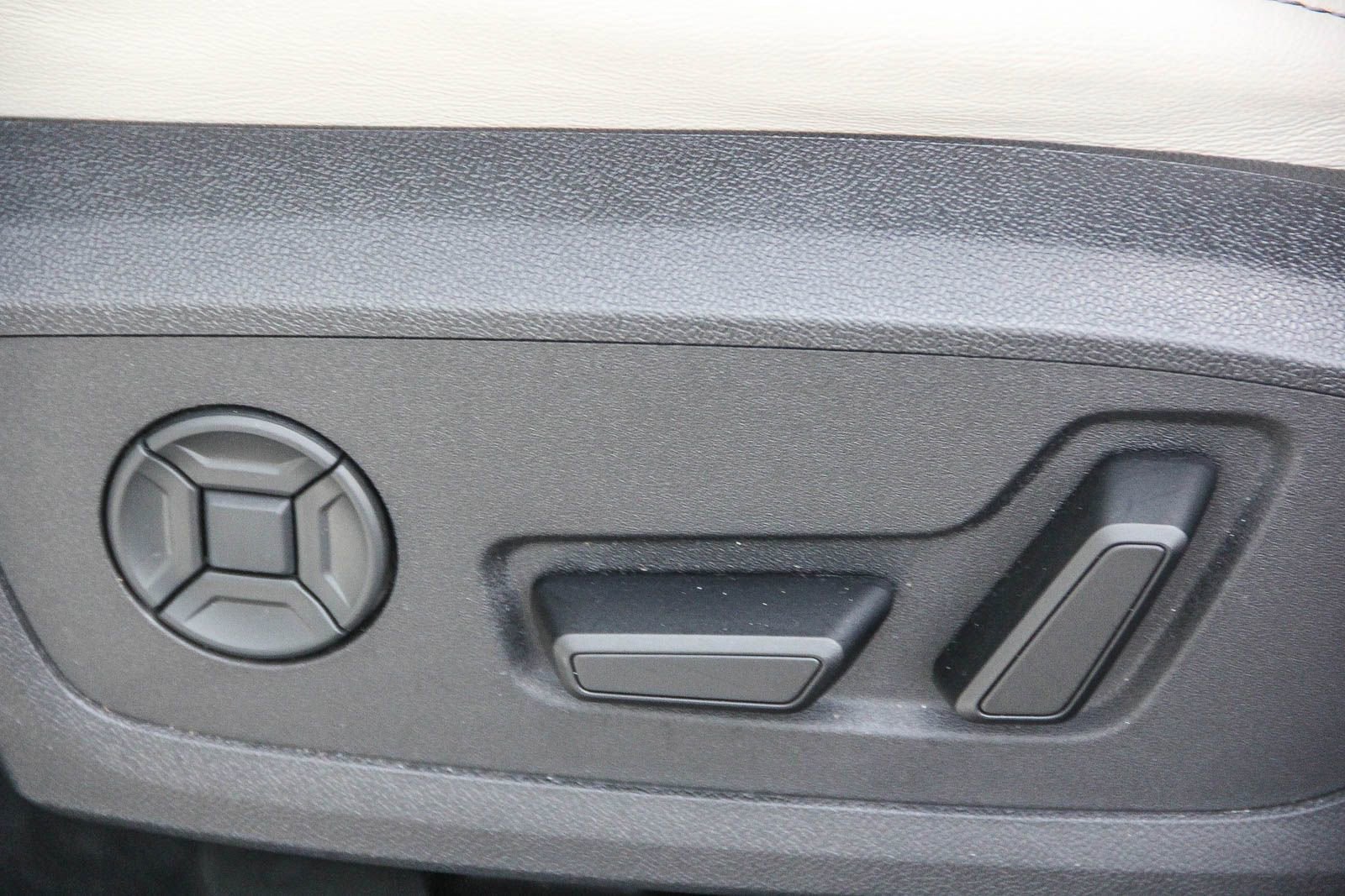 Certified 2025 Audi Q6 e-tron Premium Plus image 19