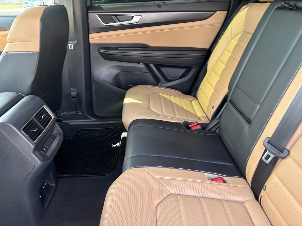 Used 2024 Volkswagen Atlas Cross Sport SEL R-Line image 28