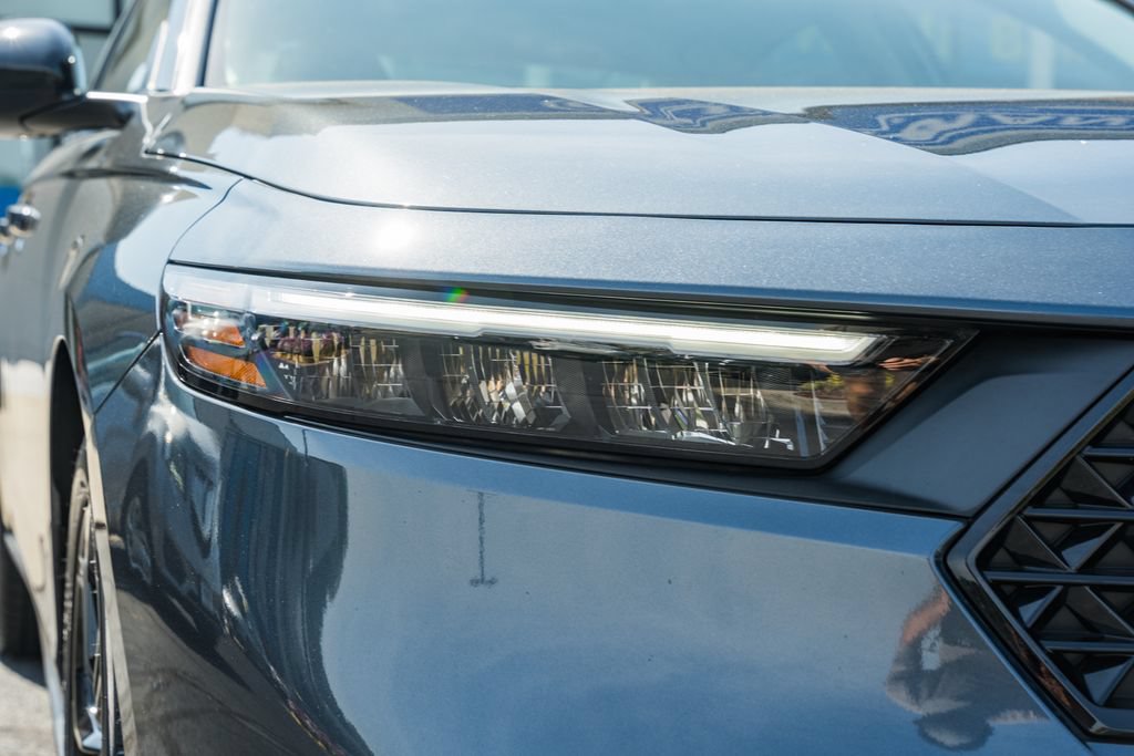 Used 2025 Honda Accord SE image 9