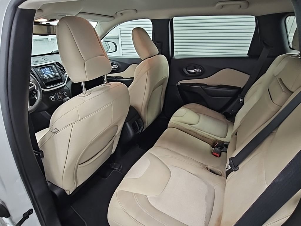 Used 2016 Jeep Cherokee Sport image 26