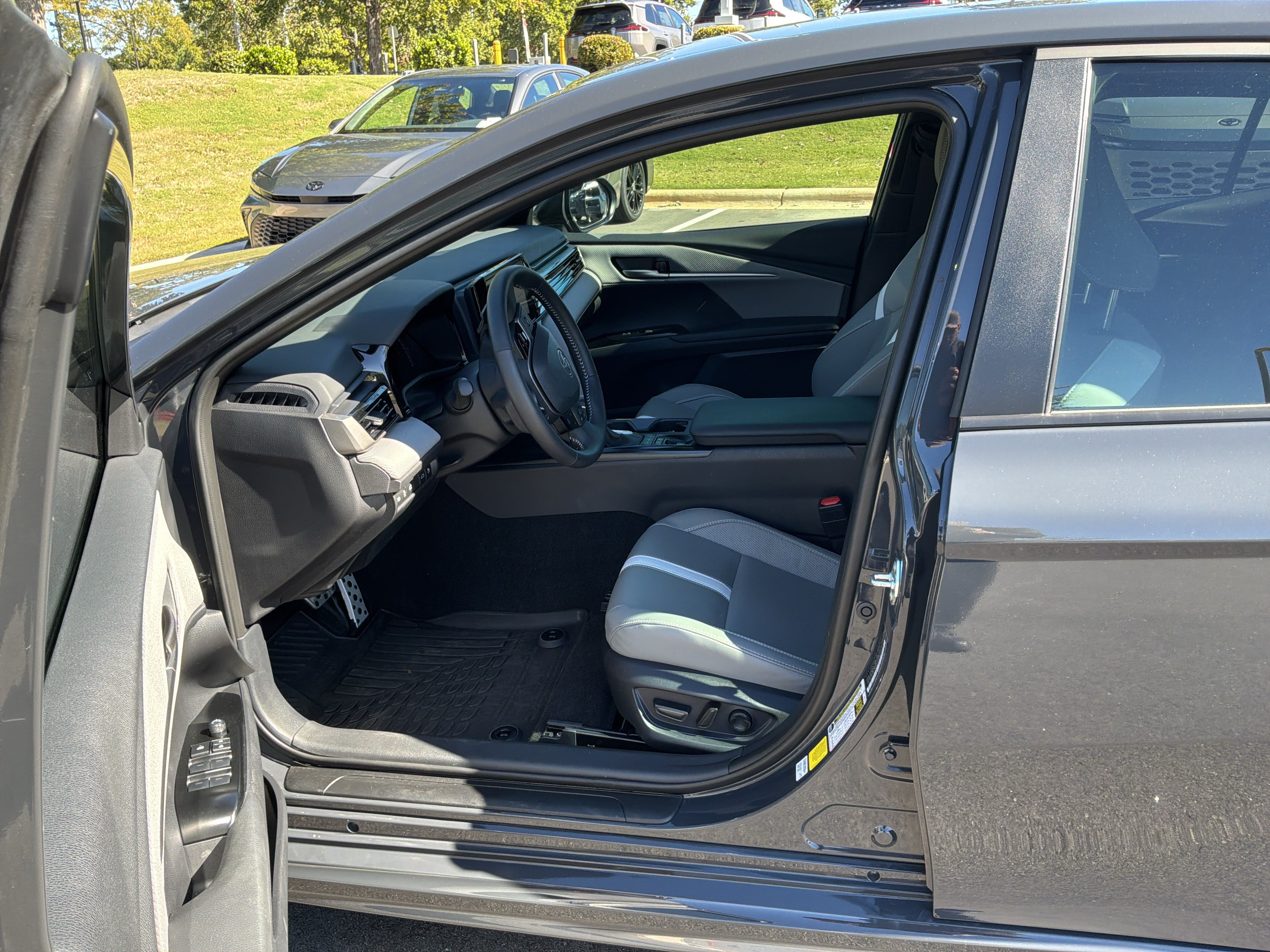 Used 2026 Toyota Camry SE FWD image 16