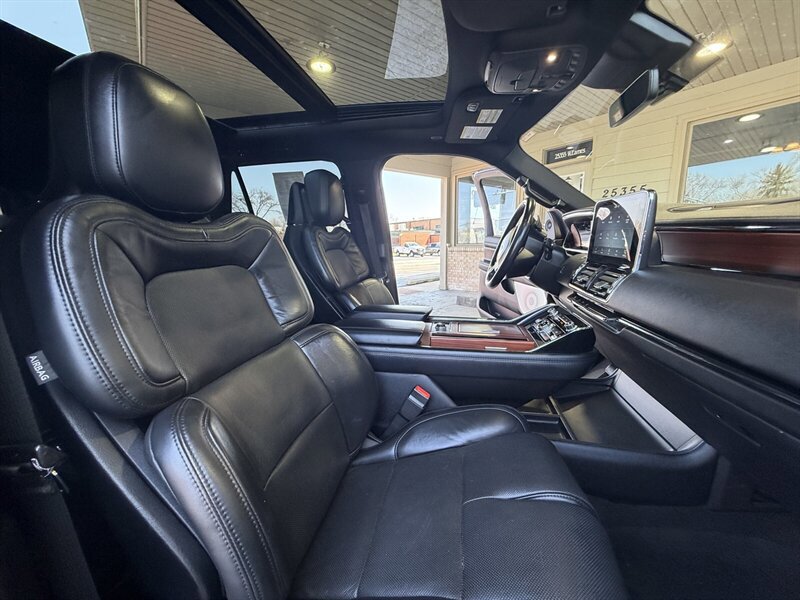 Used 2021 Lincoln Navigator Reserve w/ Luxury Package image 18