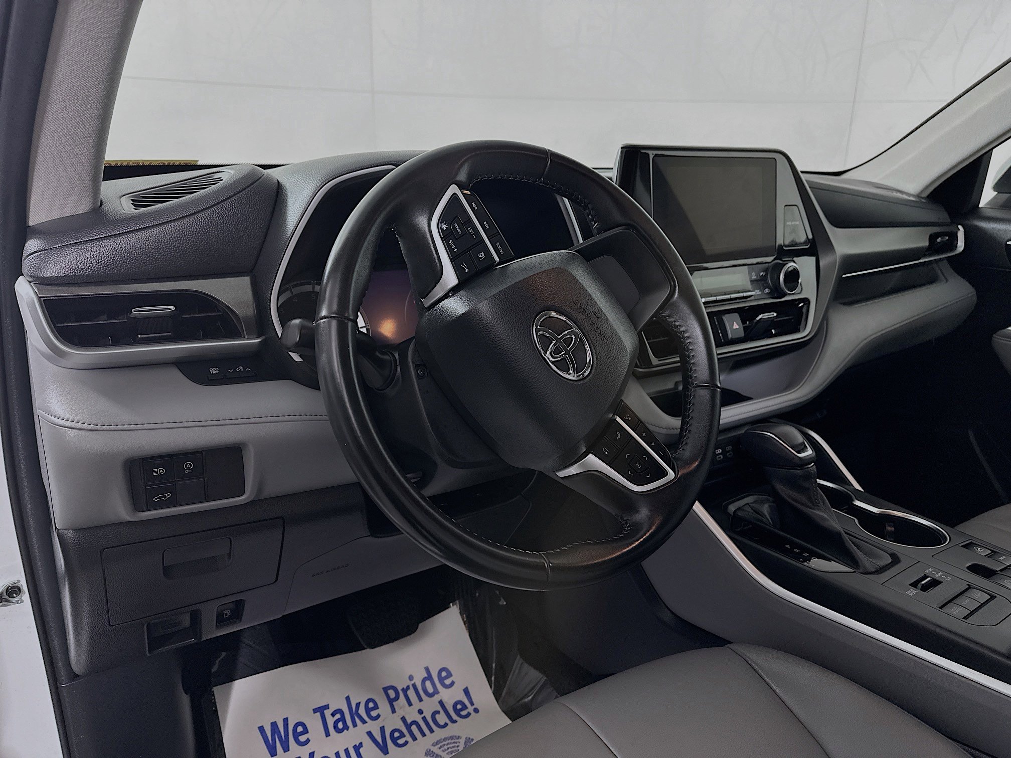 Used 2023 Toyota Highlander XLE image 9