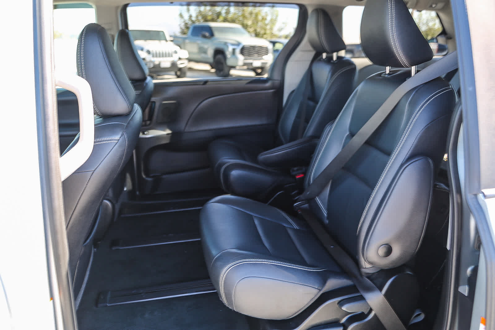 Certified 2019 Toyota Sienna SE w/ SE Preferred Package AWD/4WD image 18
