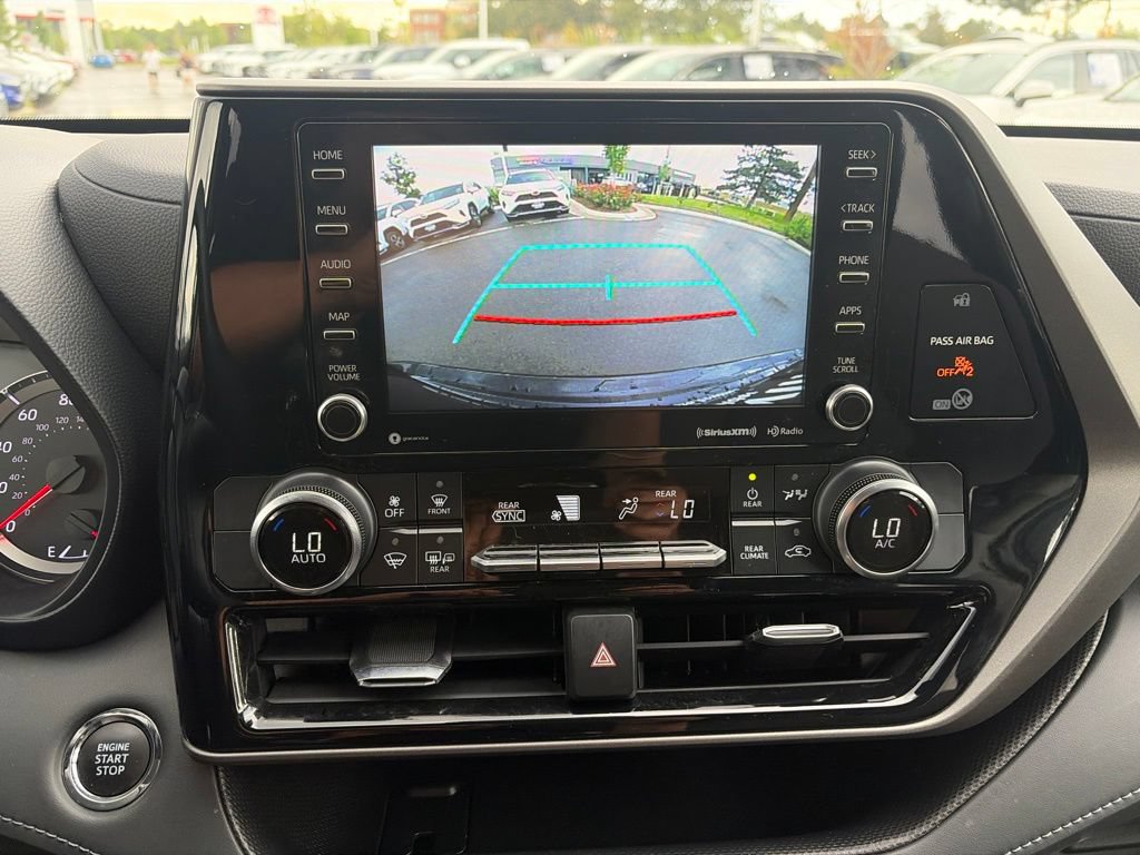 Used 2022 Toyota Highlander LE AWD/4WD image 34