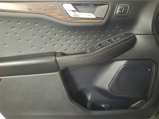 Used 2020 Ford Escape Titanium image 14