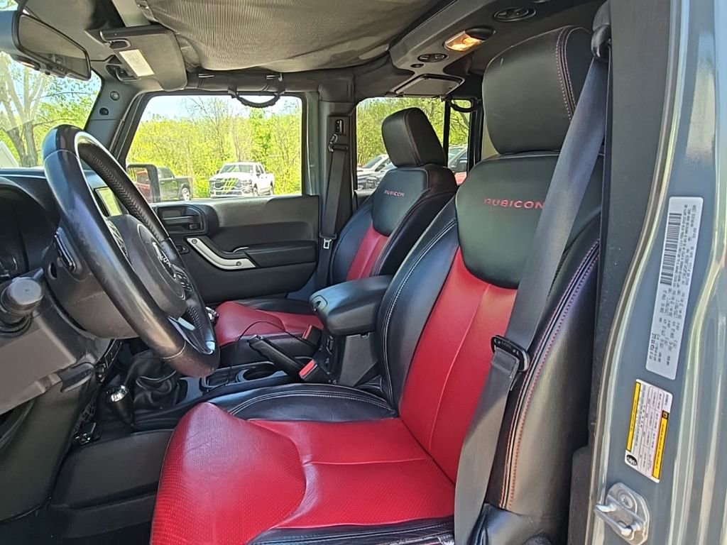 Used 2015 Jeep Wrangler Unlimited Rubicon w/ Connectivity Group image 15