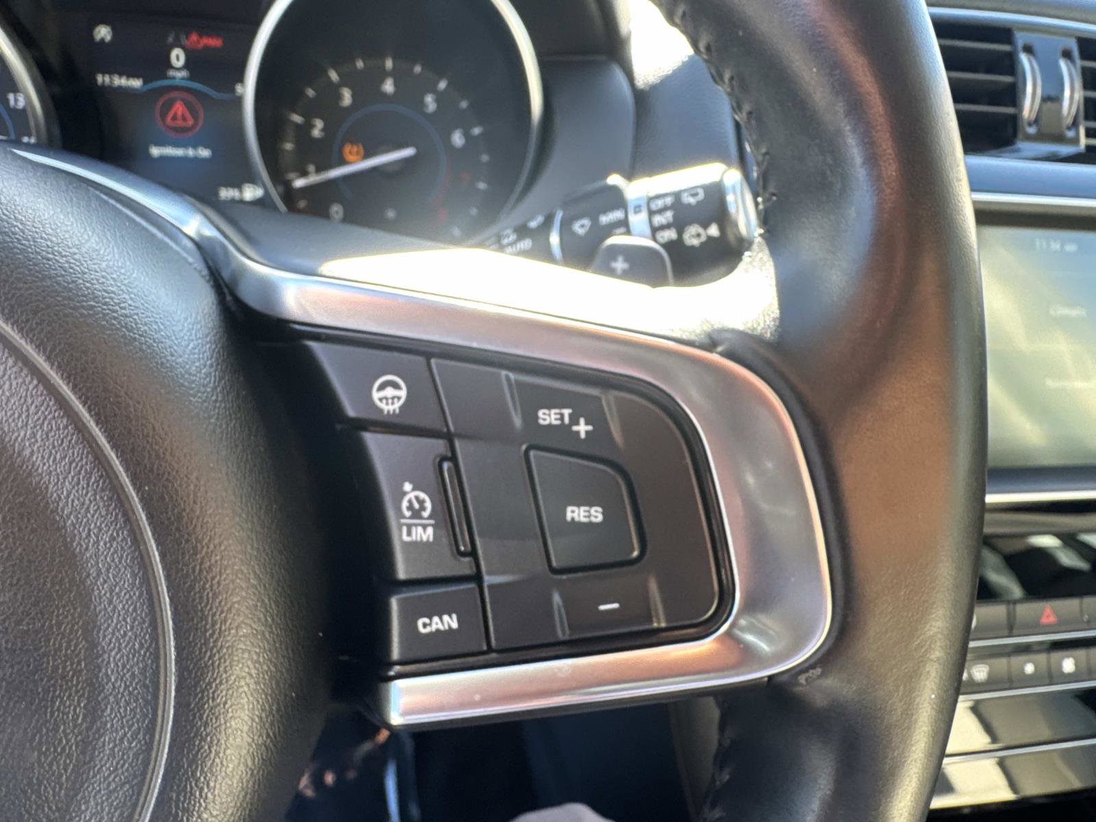 Used 2018 Jaguar F-PACE Prestige image 19