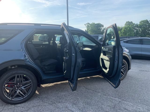 Used 2026 Ford Explorer ST-Line w/ ST-Line Street Pack AWD/4WD image 11