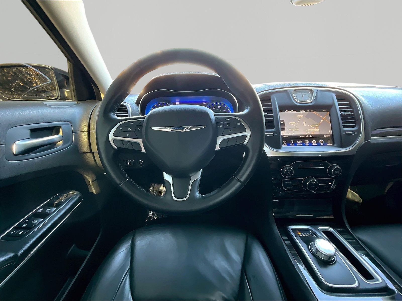 Used 2015 Chrysler 300 Limited w/ Driver Convenience Group RWD image 8