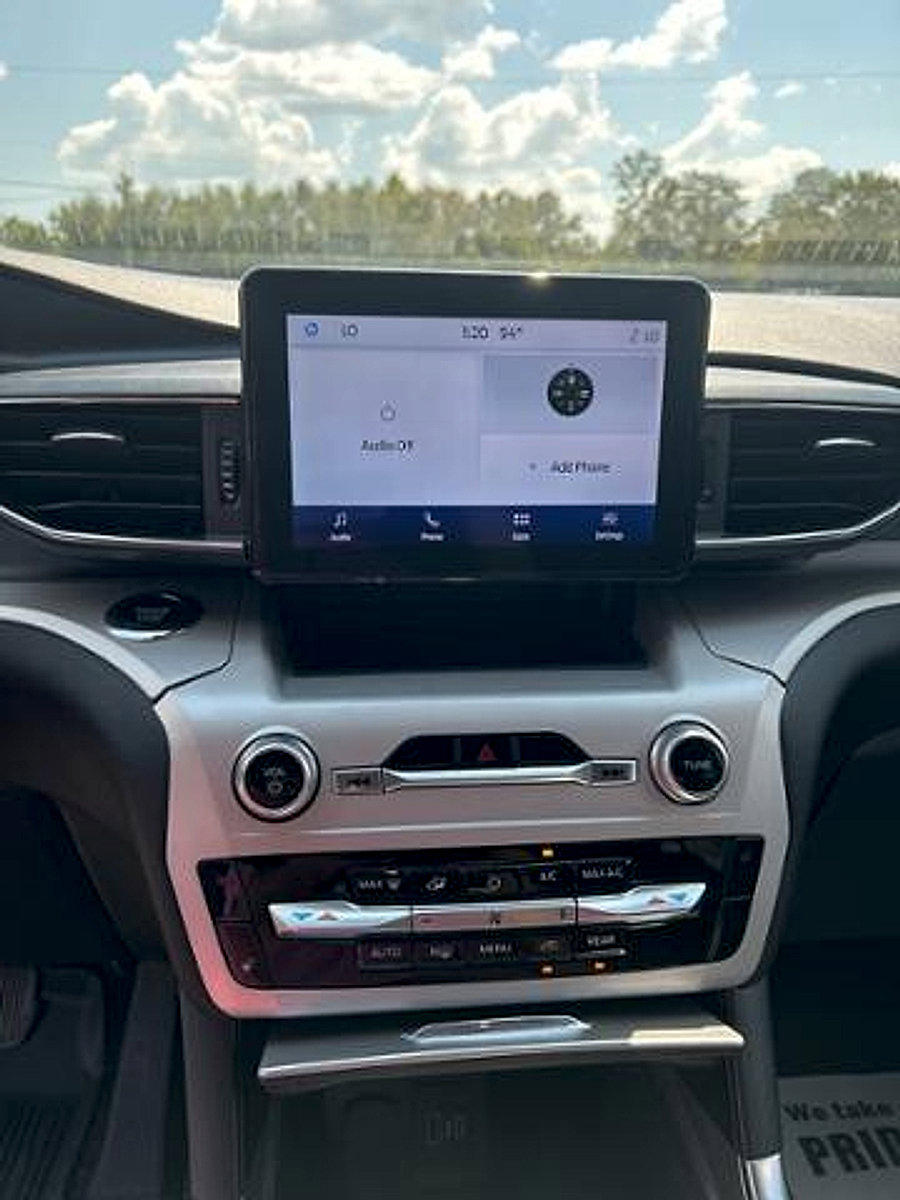 Used 2023 Ford Explorer XLT w/ Equipment Group 202A image 19