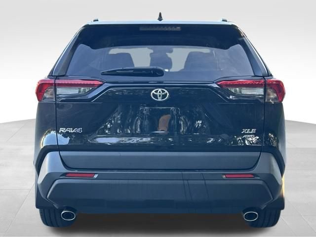 Used 2021 Toyota RAV4 XLE w/ XLE Grade Weather Package AWD/4WD image 4