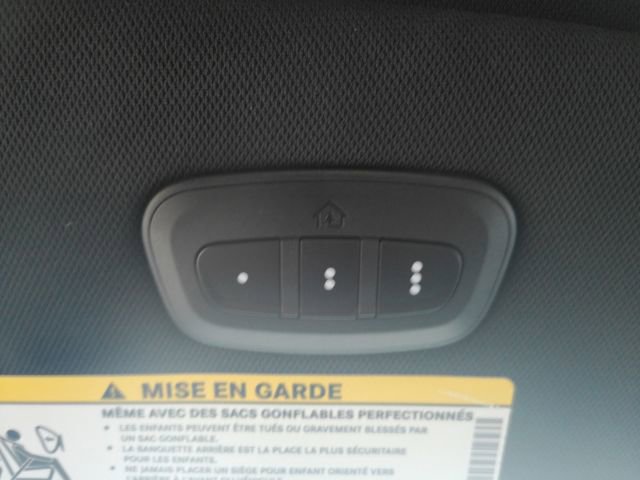 Used 2025 Chrysler Pacifica Select image 52